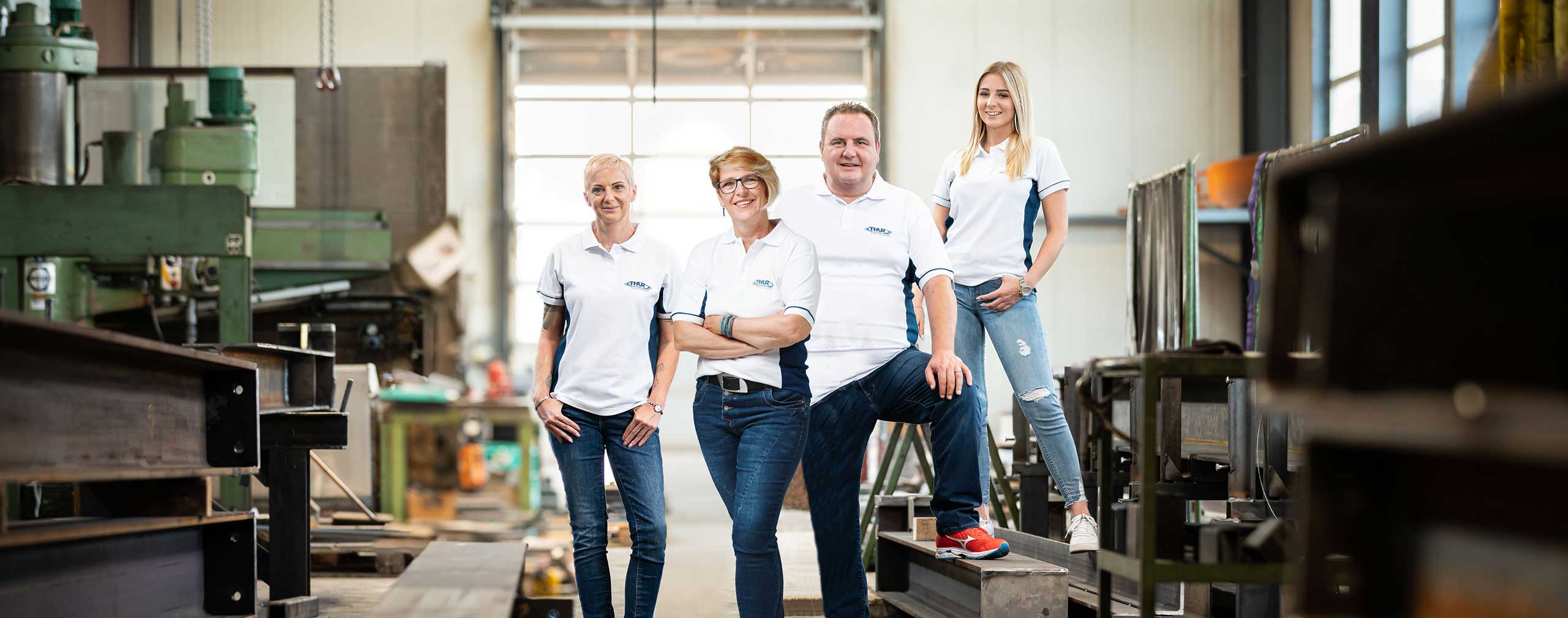 gruppenbild in werkstatt 2 Temporär und Dauerstellen